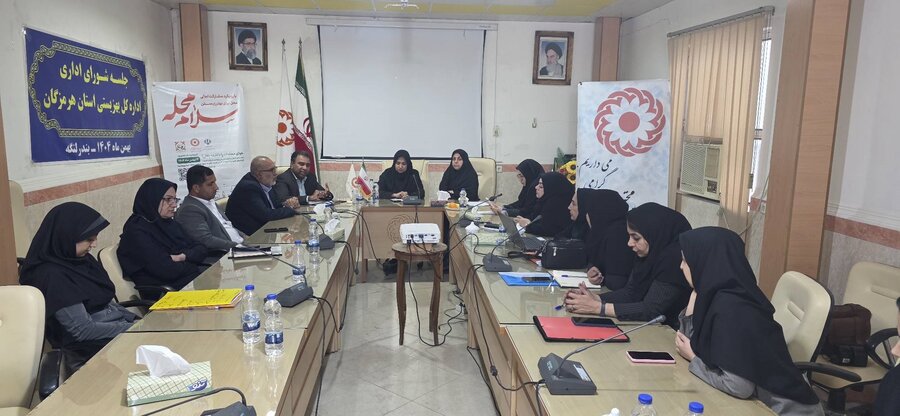 نشست صمیمی مدیرکل بهزیستی هرمزگان با کارکنان بهزیستی بندرلنگه؛ بررسی مسائل و پاسخگویی بی‌واسطه