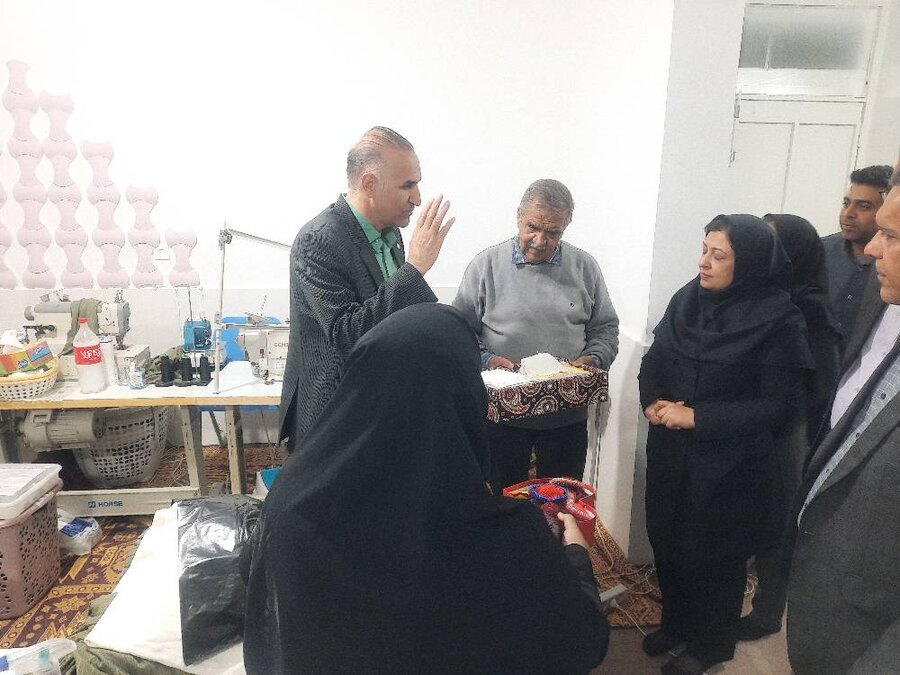 بازدید سرپرست بهزیستی استان فارس از کارگاه خیاطی مرکز توانبخشی معلولین فجر لارستان