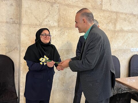 دیدار سرپرست بهزیستی استان فارس با کارکنان فرزند شاهد به مناسبت گرامیداشت مقام ایثار و فداکاری