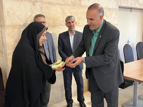 دیدار سرپرست بهزیستی استان فارس با کارکنان فرزند شاهد به مناسبت گرامیداشت مقام ایثار و فداکاری