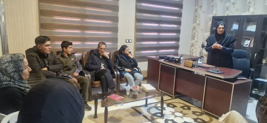 برگزاری دوره آموزشی حل بحران نوجوانی  بمناسبت هفته ملی جوان در زرند