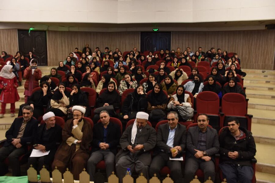 حضور رئیس و کارکنان بهزیستی دیواندره در اجلاسیه نماز