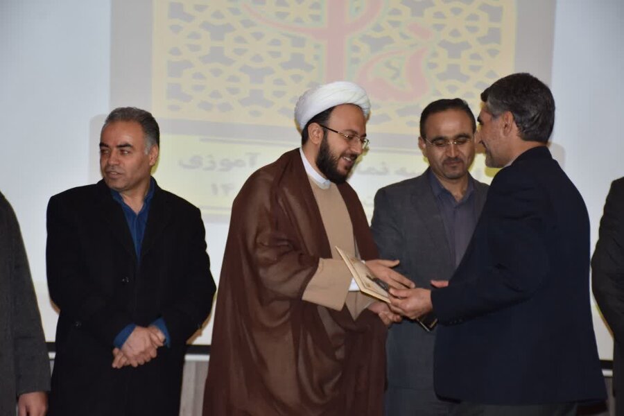 حضور رئیس و کارکنان بهزیستی دیواندره در اجلاسیه نماز