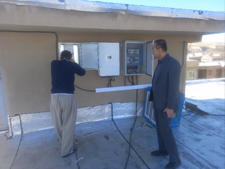 پنل‌های خورشیدی در اداره بهزیستی دیواندره نصب شد/گامی در راستای بهره‌وری انرژی