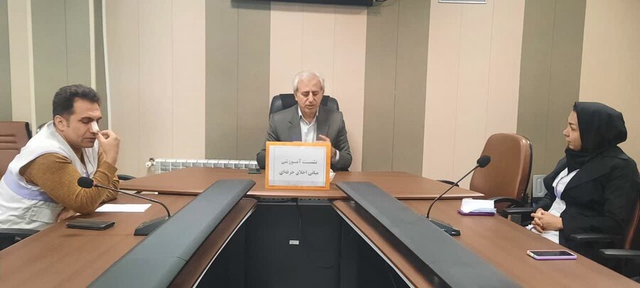 جلسه تخصصی اصول اخلاق حرفهای اورژانس اجتماعی ۱۲۳ در شهرستان قروه برگزار شد
