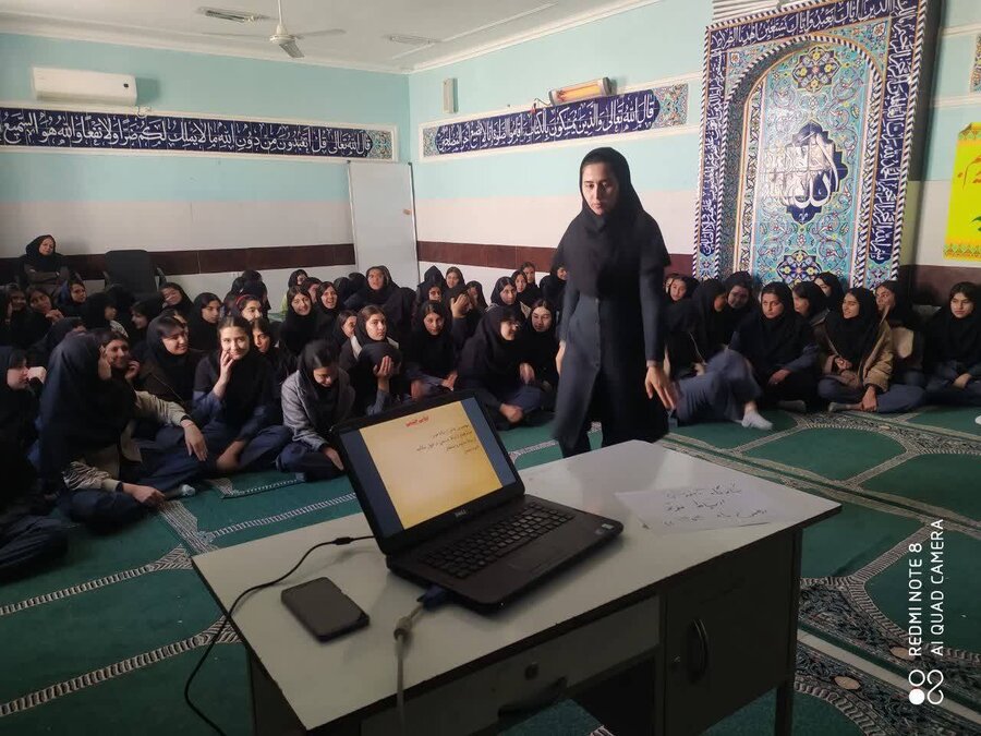 زرین دشت|برگزاری آموزش مهارت‌های ارتباط مؤثر و مهارتهای زندگی ویژه دانش‌آموزان مدرسه زینبیه شهرپیر