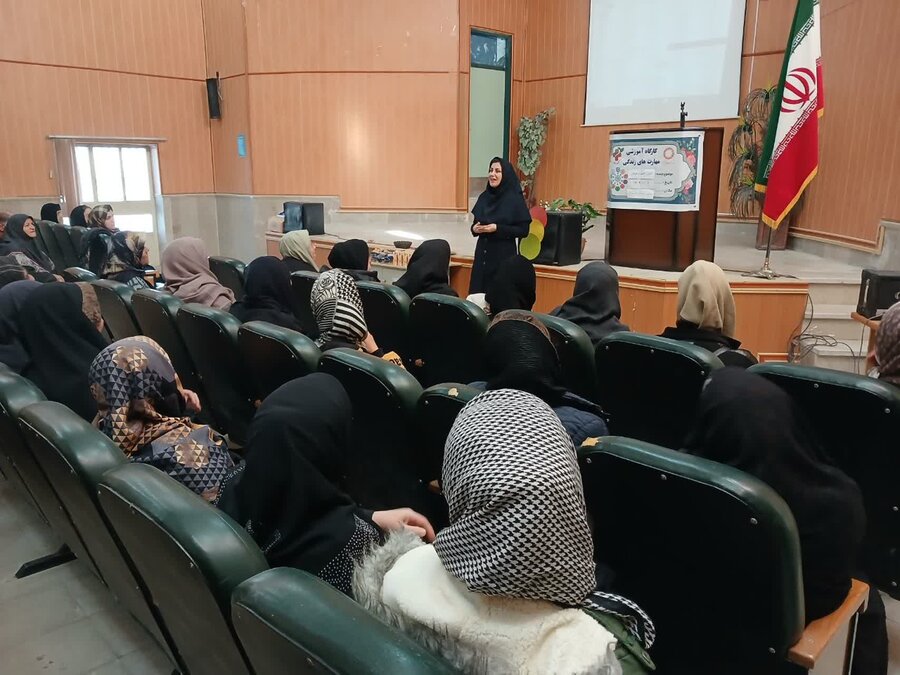 کارگاه آموزش مهارت‌های زندگی با هدف توانمندسازی شهروندان در تویسرکان برگزار شد