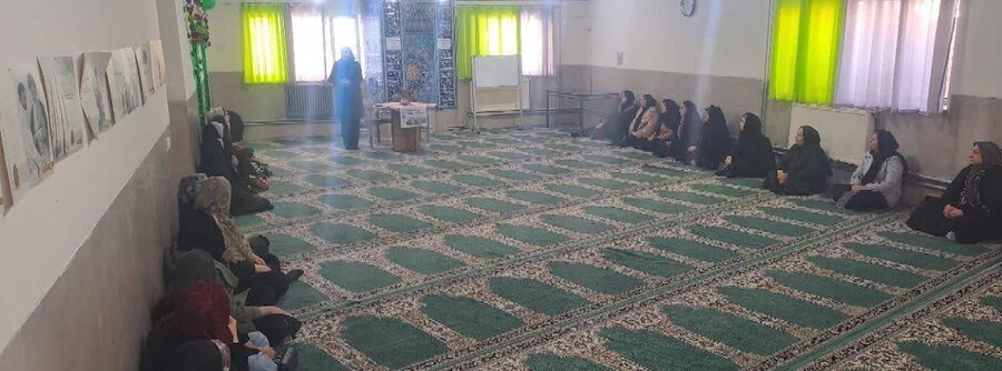 اسلامشهر| برگزاری میز خدمت بهزیستی و جلسه آگاه‌سازی خدمات اورژانس اجتماعی در مدرسه علامه امینی
