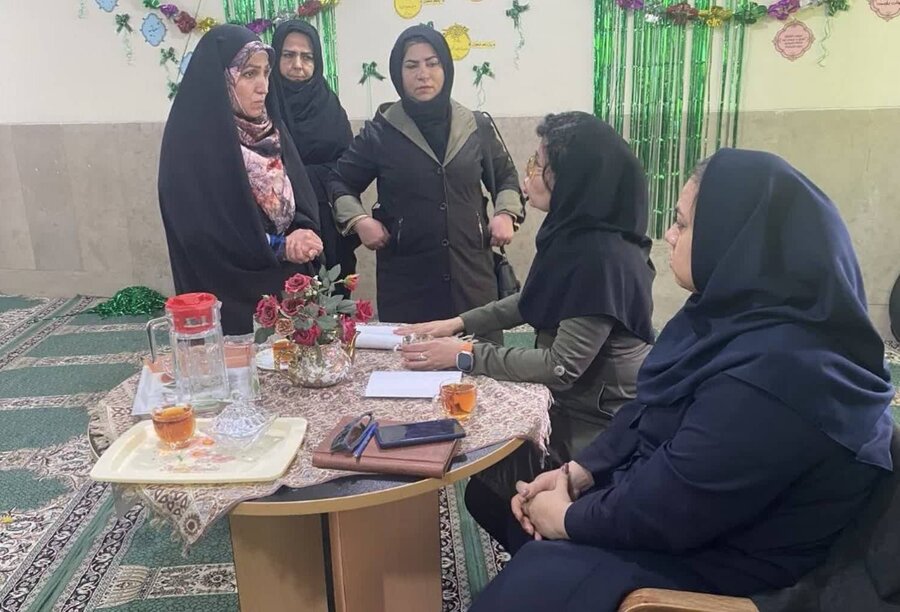 اسلامشهر| برگزاری میز خدمت بهزیستی و جلسه آگاه‌سازی خدمات اورژانس اجتماعی در مدرسه علامه امینی