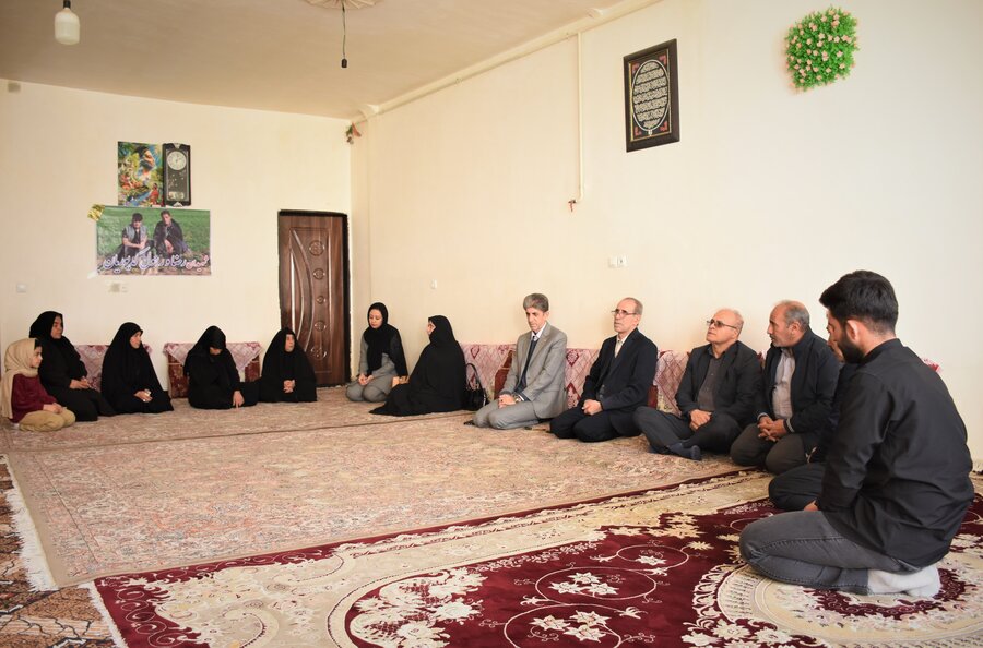 دیدار با خانواده شهداء در مناطق حاشیه‌نشین