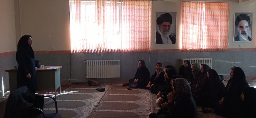 برگزاری کارگاه آموزش خانواده در روستای قادرخلج شهرستان رزن