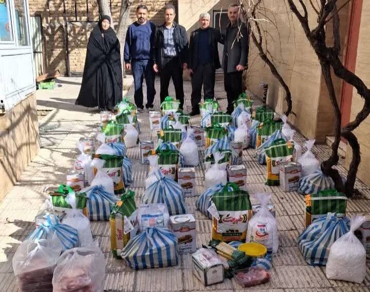 ۲۰ بسته معیشتی  و ۱۸ بسته بهداشتی ، هدیه خیّر تکابی به  جامعه هدف  تحت پوشش بهزیستی تکاب