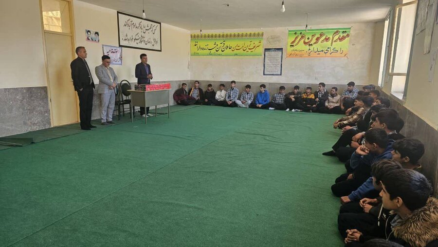 فیروزآباد | اختتامیه طرح مانا در دبیرستان آزادگان برگزار شد. اهدای ۶۰ عدد هدفون به دانش‌آموزان مشارکت کننده در این طرح 