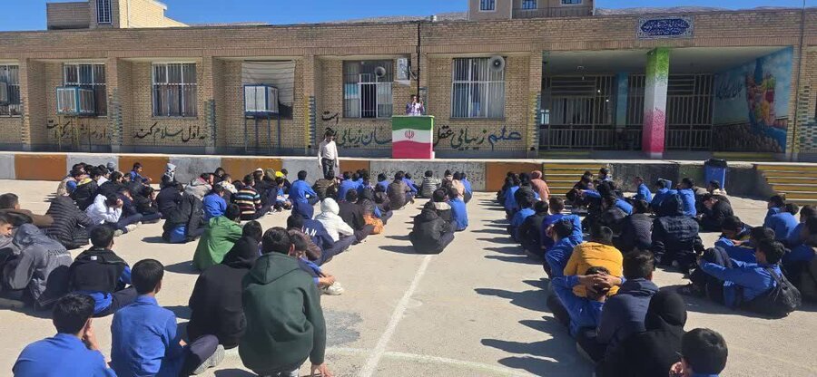 فیروزآباد | اورژانس اجتماعی فیروزآباد برگزار کرد:
کارگاه آموزشی پیشگیری از آسیب‌های اجتماعی نوظهور در مدرسه جوادالائمه