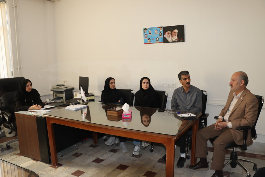 هم‌اندیشی مدیرکل بهزیستی استان با معاون و کارکنان حوزه توانبخشی برای بررسی مسائل و چالش‌ها