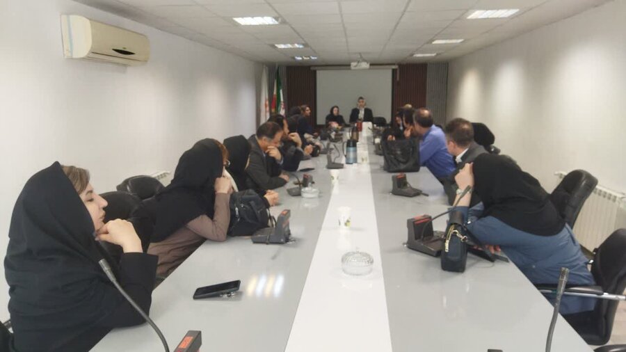 آیین تجلیل از خدمات همکار بازنشسته در بهزیستی سنندج برگزار شد