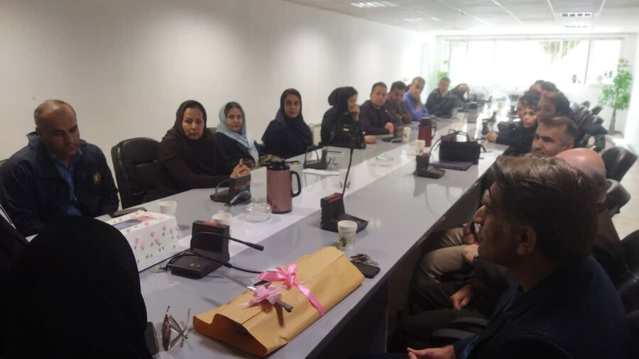 آیین تجلیل از خدمات همکار بازنشسته در بهزیستی سنندج برگزار شد