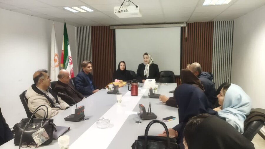 آیین تجلیل از خدمات همکار بازنشسته در بهزیستی سنندج برگزار شد