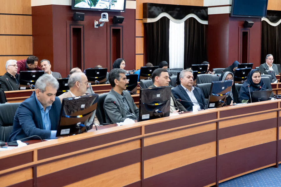 تأکید استاندار مرکزی بر اولویت‌بندی انرژی، آب و صنعت در برنامه بهره‌وری استان