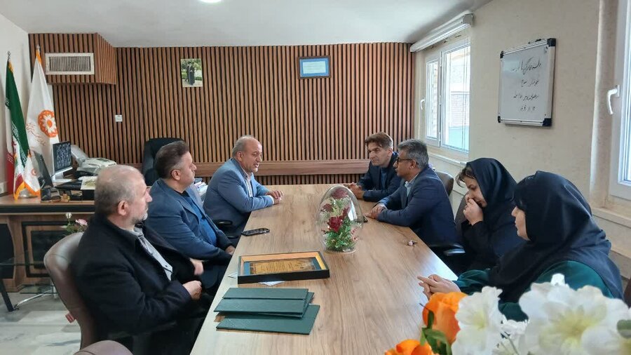 نشست کمیته امداد امام خمینی (ره) و بهزیستی سنندج برگزار شد
