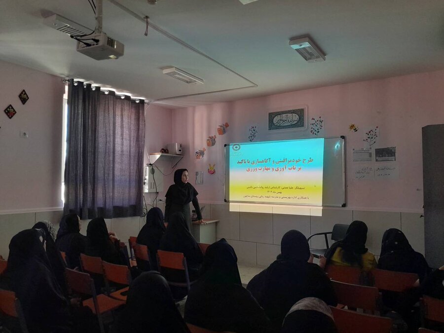 زرین دشت|اجرای جلسه دوم طرح «خاتم» در هنرستان زینب کبری(س) شهر حاجی آباد