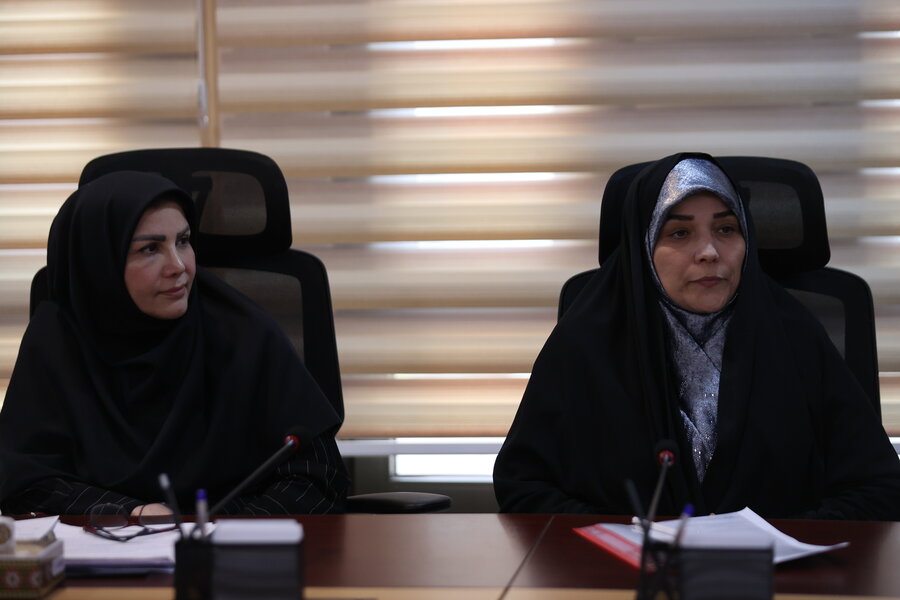 نشست با ستاد اجرایی فرمان امام (ره)