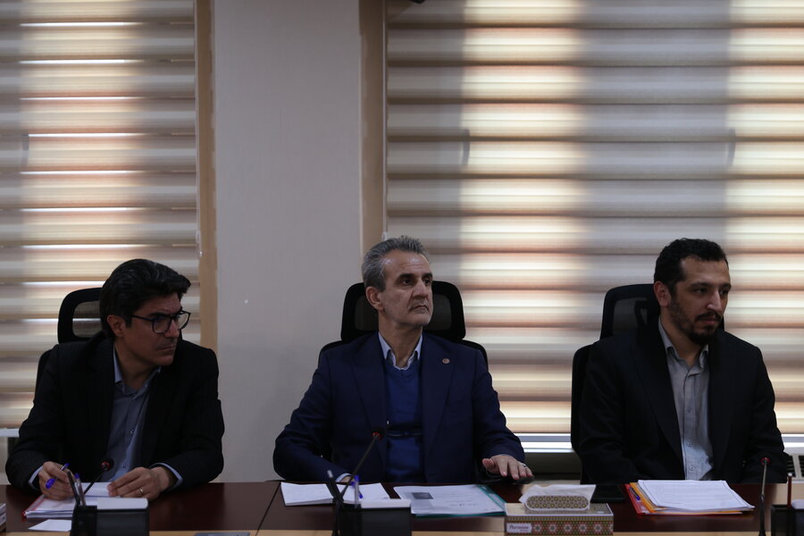 نشست با ستاد اجرایی فرمان امام (ره)