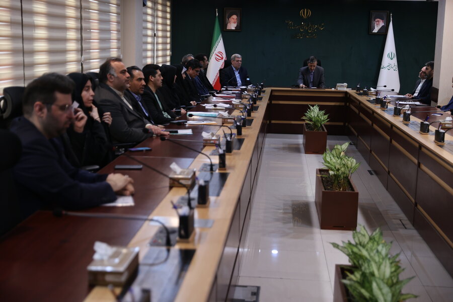 نشست با ستاد اجرایی فرمان امام (ره)