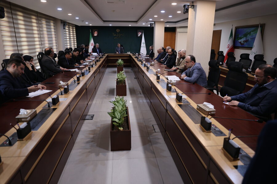 نشست با ستاد اجرایی فرمان امام (ره)