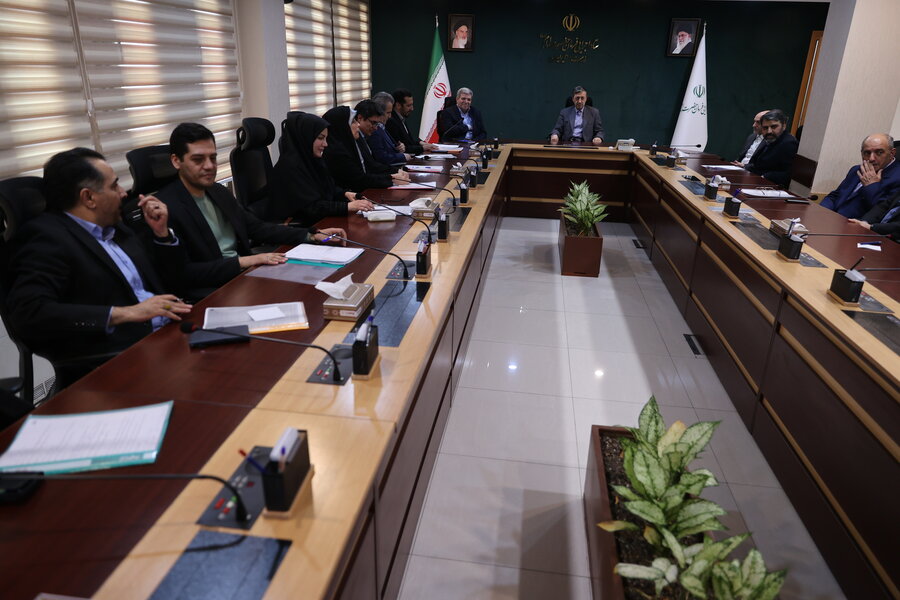 نشست با ستاد اجرایی فرمان امام (ره)