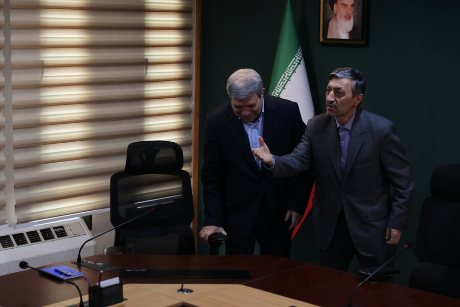 نشست با ستاد اجرایی فرمان امام (ره)