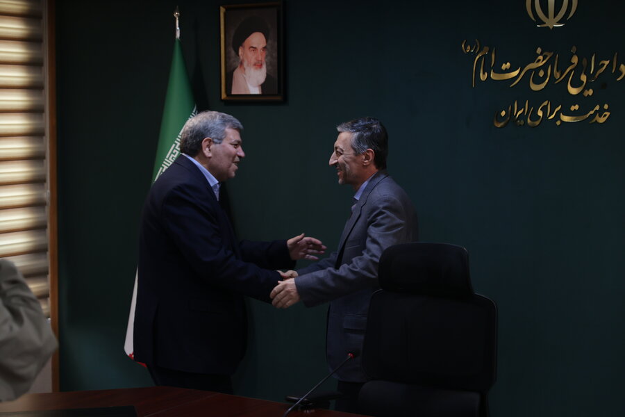 نشست با ستاد اجرایی فرمان امام (ره)