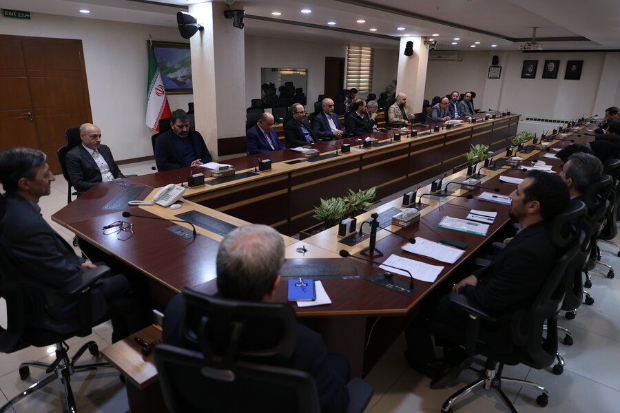 نشست با ستاد اجرایی فرمان امام (ره)