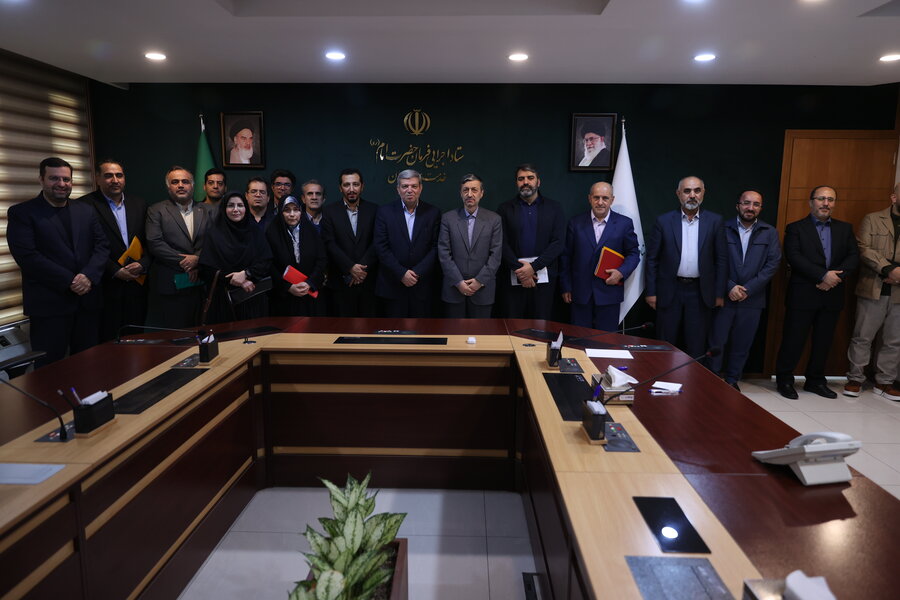 نشست با ستاد اجرایی امام (ره)