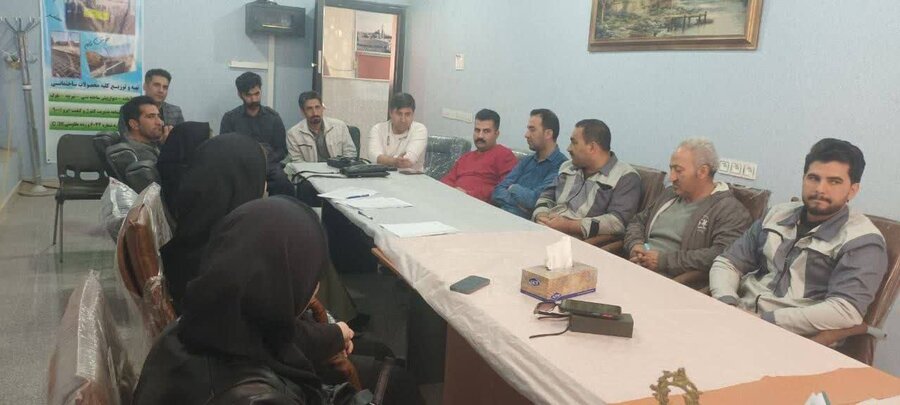 کارگاه پیشگیری از اعتیاد برای کارگران یک واحد تولیدی در کامیاران برگزار شد