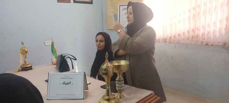 کارگاه پیشگیری از اعتیاد برای کارگران یک واحد تولیدی در کامیاران برگزار شد 