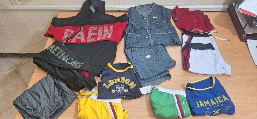 قشم | اهدای ۱۳۰ دست لباس به فرزندان مددجویان بهزیستی قشم توسط خیر نیک‌اندیش