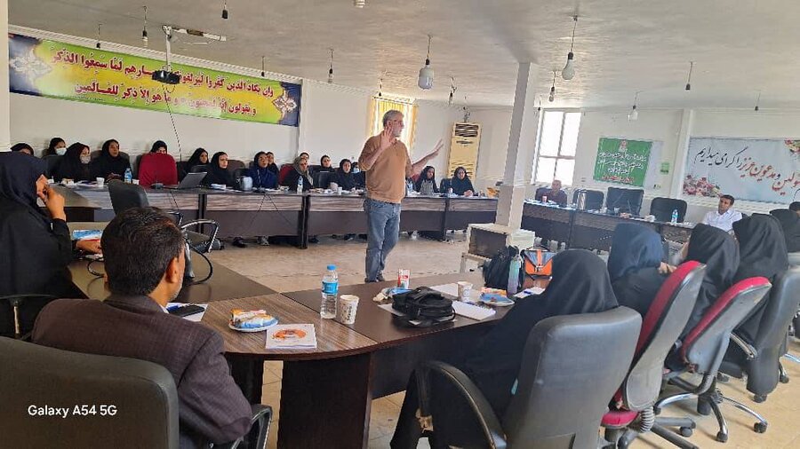 حاجی آباد| برگزاری کارگاه آموزشی ارتباط مؤثر با نوجوان و پیشگیری از اعتیاد