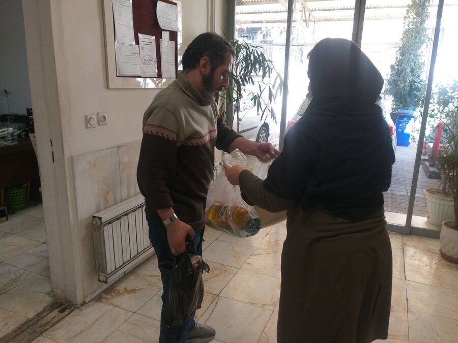 شمیرانات | اهدا سبدحمایتی به مددجویان در آستانه ماه مبارک رمضان