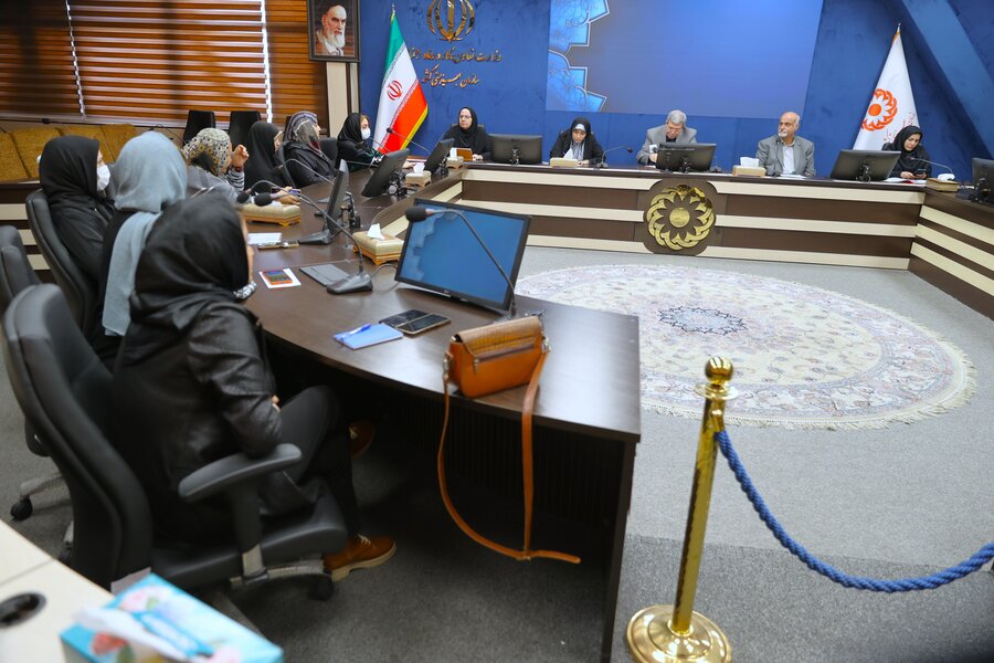 نشست با خانواده های دارای فرزند اتیسم