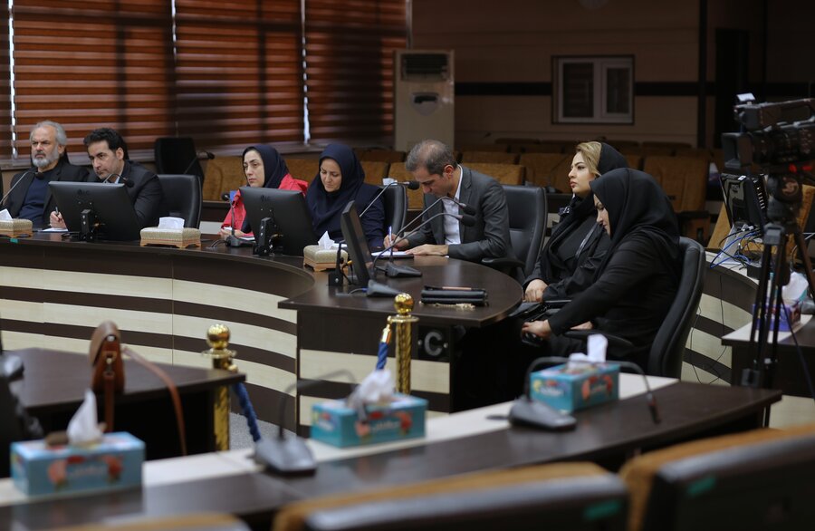 نشست با خانواده های دارای فرزند اتیسم