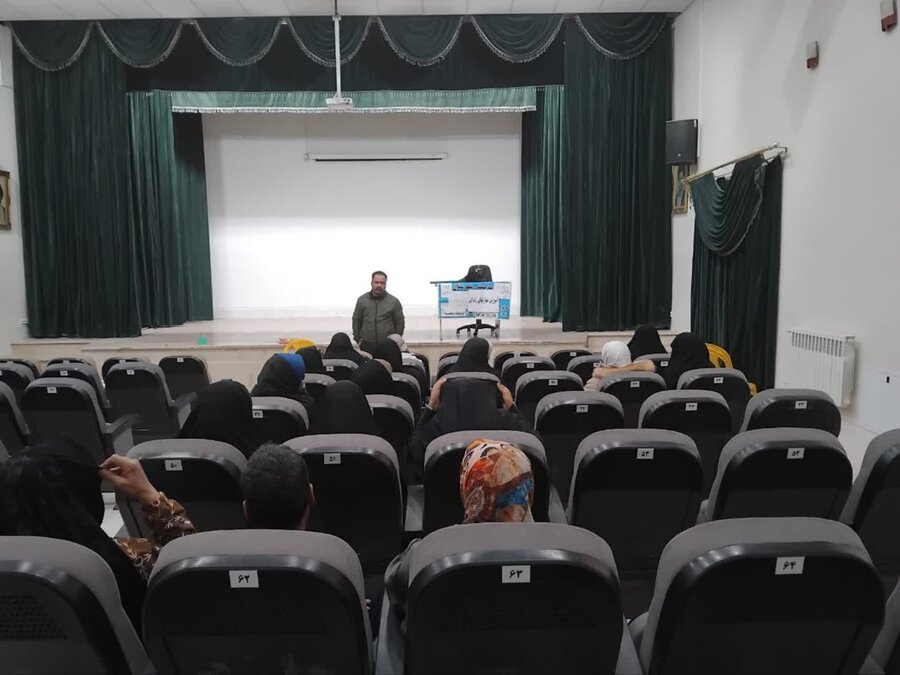 بازدید مسئول نمایندگی خدمات بهزیستی درگزین از کارگاه مهارت‌های زندگی ویژه زنان سرپرست خانوار