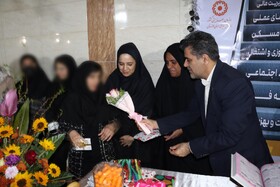 آیین رهسپاری فرزندان تحت پوشش بهزیستی اهواز به زندگی مستقل