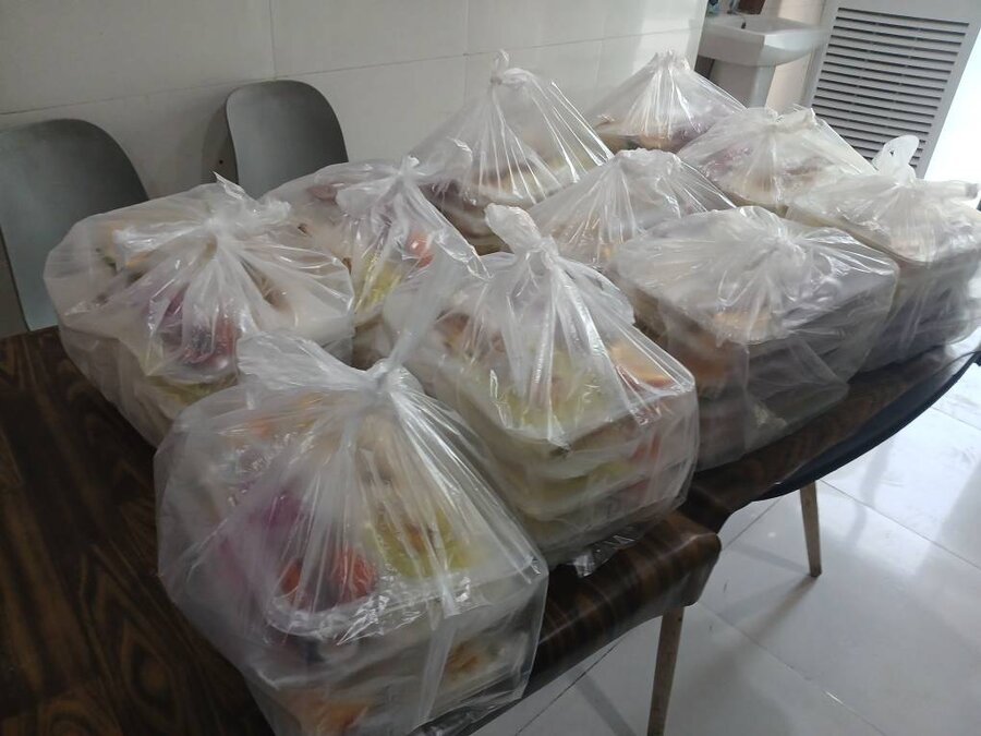 لامرد|همزمان با ماه رمضان؛ توزیع بسته‌های معیشتی و غذای گرم میان گروه هدف بهزیستی