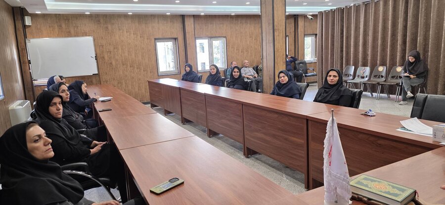 شهر قدس | برگزاری جلسه آموزشی تغذیه مناسب ماه مبارک رمضان برای کارکنان بهزیستی