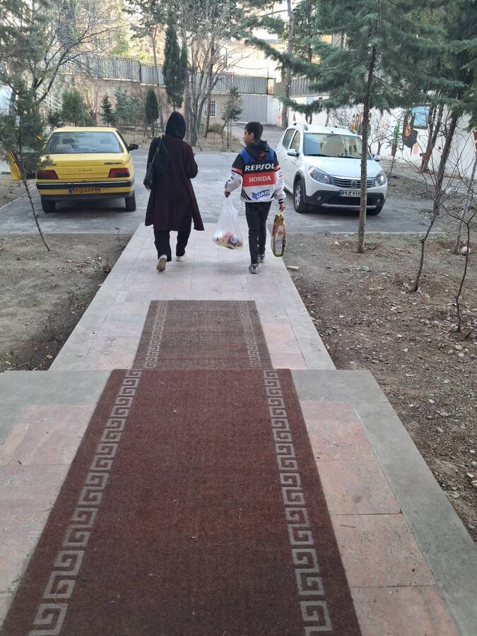 شمیرانات | اهدای سبد حمایتی به مدد جویان در آستانه ماه مبارک رمضان در مرکز آصف