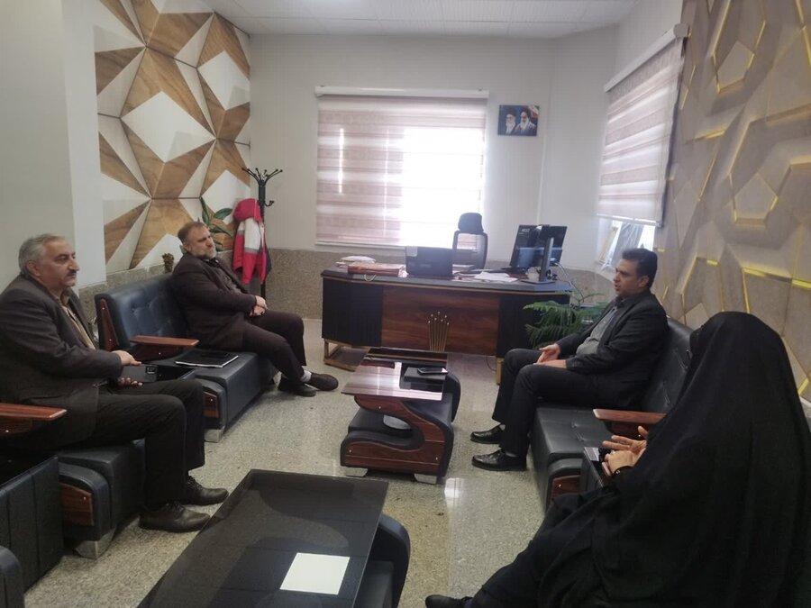 پیگیری مسائل عمرانی و خدماتی بهزیستی فامنین در سفر هیئت استانی