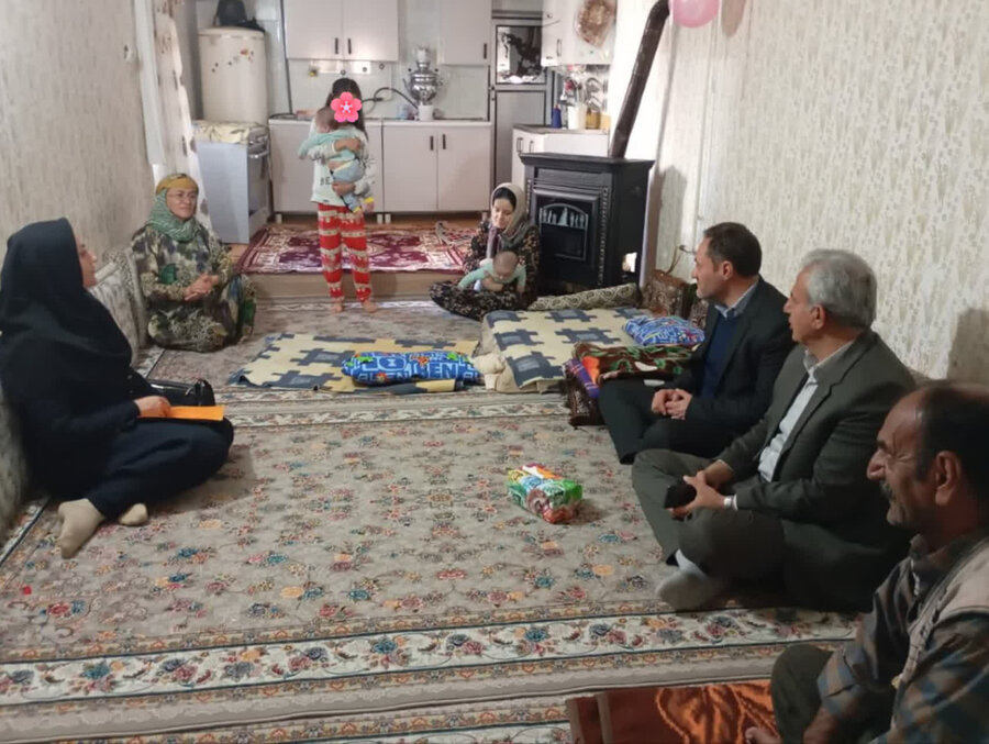 بازدید از خانواده‌های دارای چهار فرزند در راستای اجرای طرح «جوانی جمعیت»
