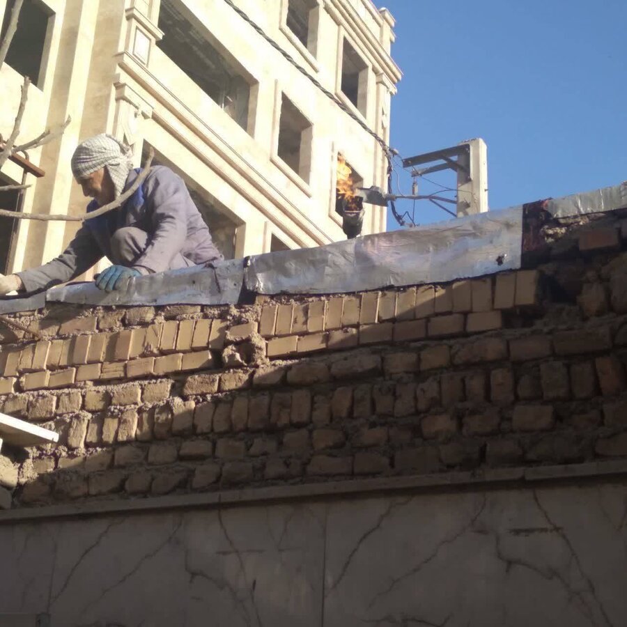 قرچک I اجرای پروژه ایزوگام منزل خانواده توانخواه در روستای قشلاق جیتو با همت جهادگران