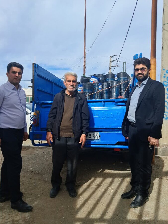 انگوت| تهیه و اهدای ۱۶۰ متر مربع ایزوگام به دو خانواده تحت پوشش بهزیستی انگوت توسط قرارگاه سازندگی بسیج انگوت